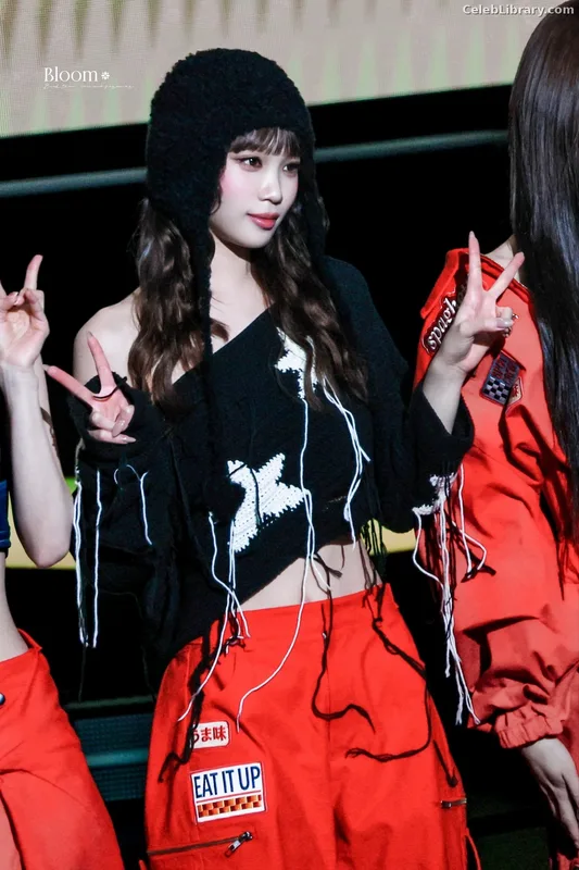 Kim Chaewon 김채원 [Le Sserafim] photo 4 of 2310