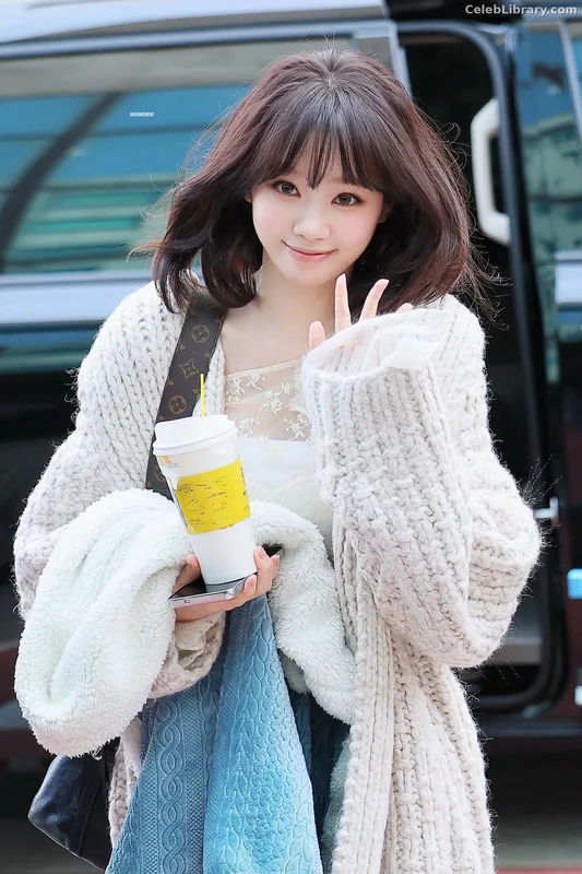 Kim Chaewon 김채원 [Le Sserafim] photo 1 of 2310