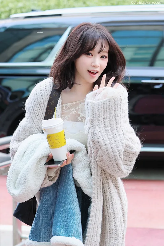 Kim Chaewon 김채원 [Le Sserafim] photo 3 of 2310