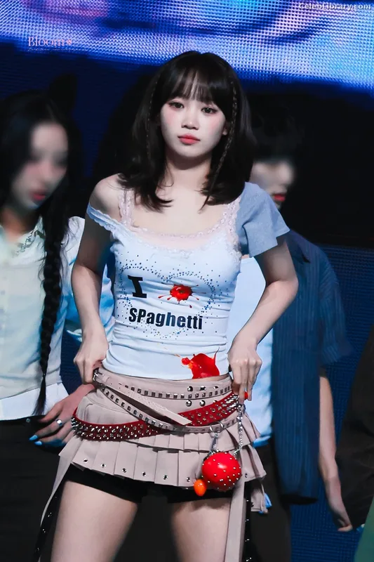 Kim Chaewon 김채원 [Le Sserafim] photo 9 of 2310