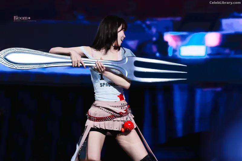 Kim Chaewon 김채원 [Le Sserafim] photo 11 of 2310