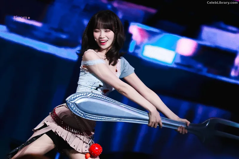 Kim Chaewon 김채원 [Le Sserafim] photo 12 of 2310