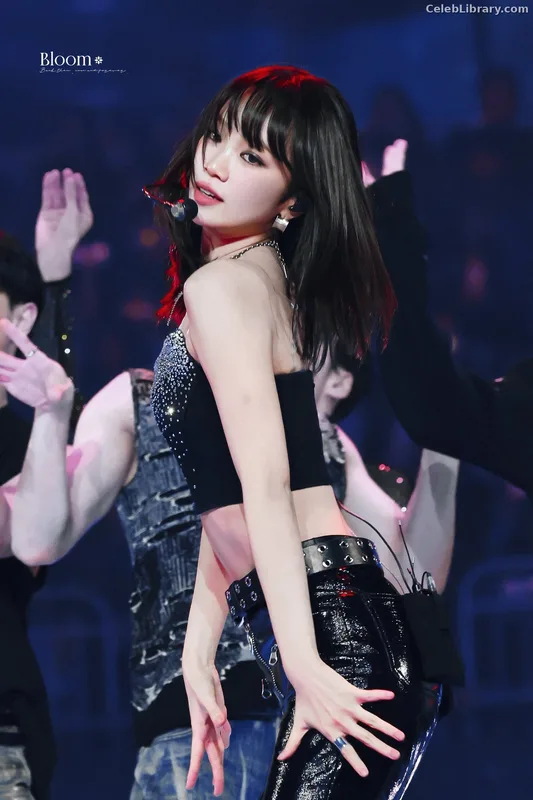 Kim Chaewon 김채원 [Le Sserafim] photo 21 of 2310