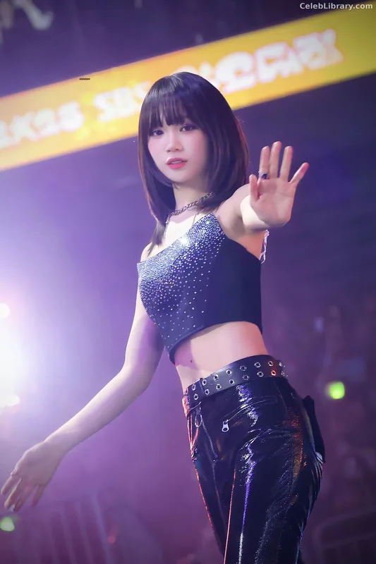 Kim Chaewon 김채원 [Le Sserafim] photo 3 of 2310
