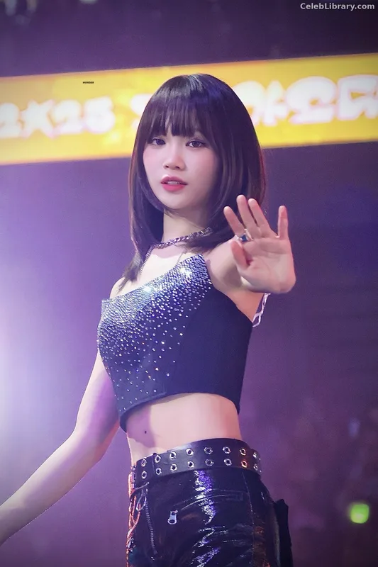 Kim Chaewon 김채원 [Le Sserafim] photo 4 of 2310