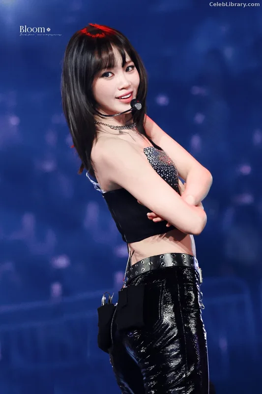 Kim Chaewon 김채원 [Le Sserafim] photo 5 of 2310