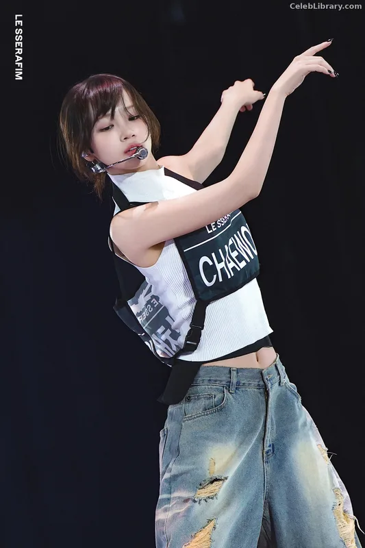 Kim Chaewon 김채원 [Le Sserafim] photo 1 of 2310