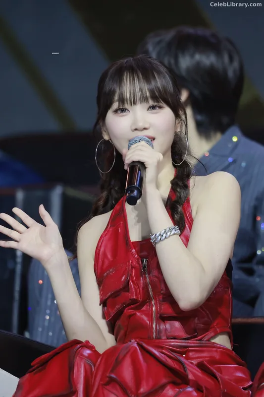 Kim Chaewon 김채원 [Le Sserafim] photo 10 of 2310