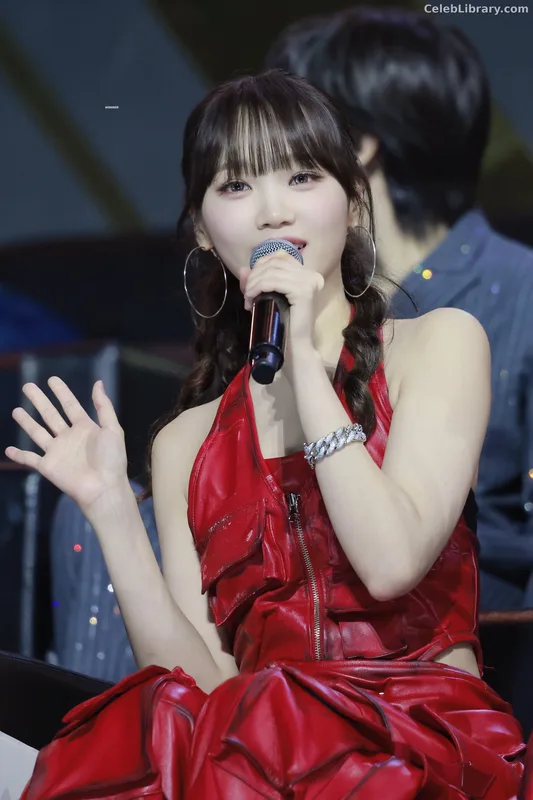 Kim Chaewon 김채원 [Le Sserafim] photo 11 of 2310