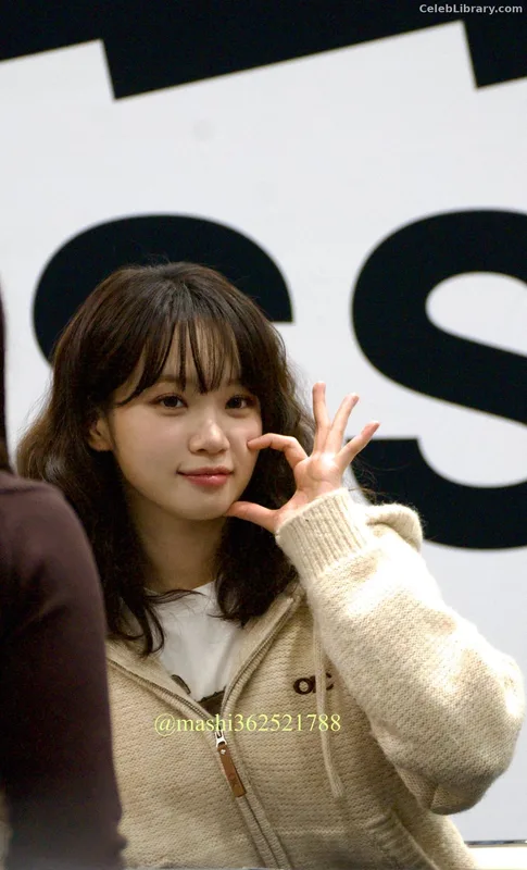 Kim Chaewon 김채원 [Le Sserafim] photo 15 of 2310