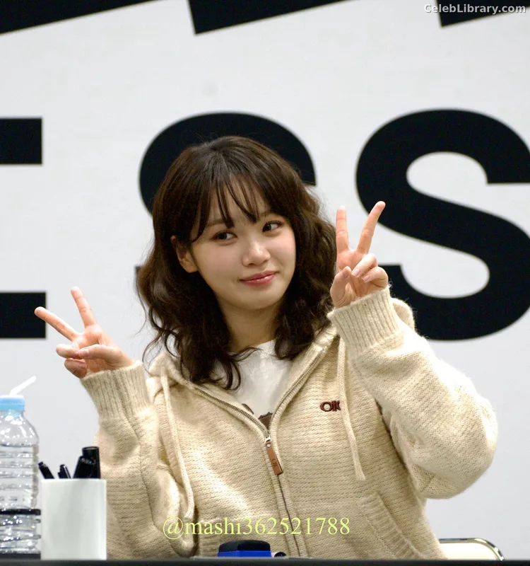 Kim Chaewon 김채원 [Le Sserafim] photo 17 of 2310