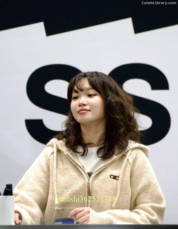 Kim Chaewon 김채원 [Le Sserafim] photo 19 of 2310