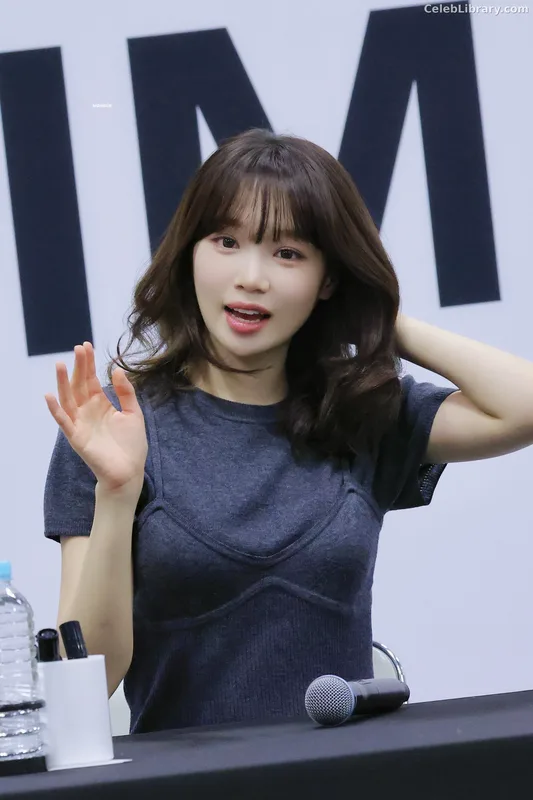 Kim Chaewon 김채원 [Le Sserafim] photo 23 of 2310