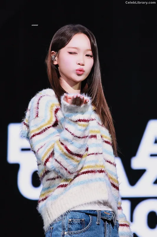 Kim Chaewon 김채원 [Le Sserafim] photo 22 of 2310