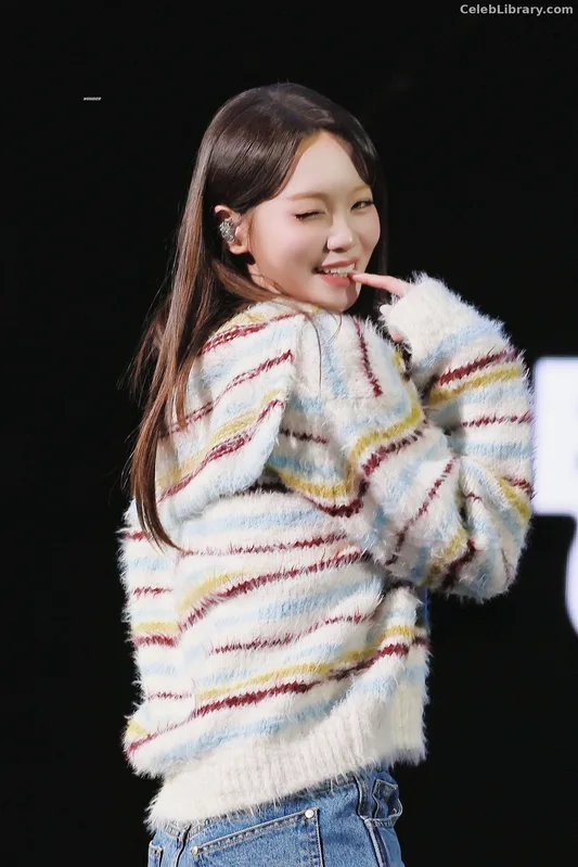 Kim Chaewon 김채원 [Le Sserafim] photo 11 of 2310