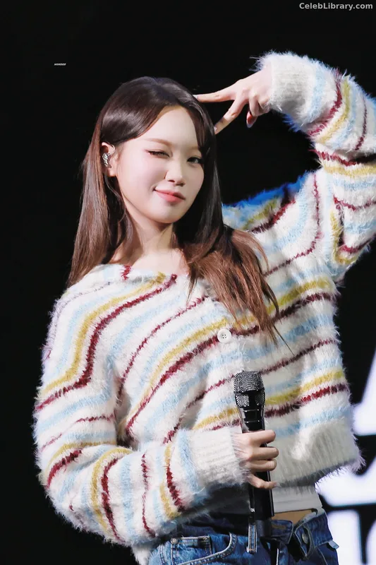 Kim Chaewon 김채원 [Le Sserafim] photo 14 of 2310