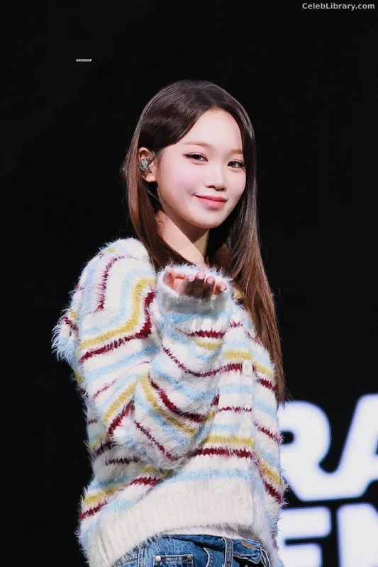 Kim Chaewon 김채원 [Le Sserafim] photo 16 of 2310