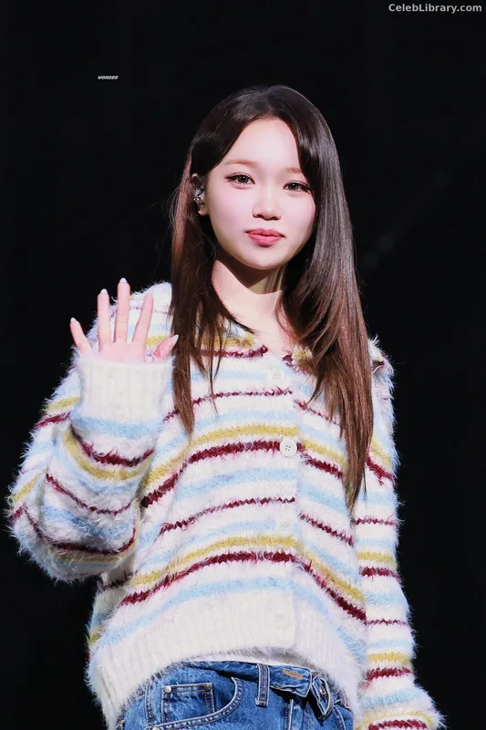 Kim Chaewon 김채원 [Le Sserafim] photo 17 of 2310