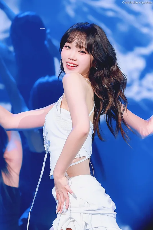 Kim Chaewon 김채원 [Le Sserafim] photo 17 of 2310