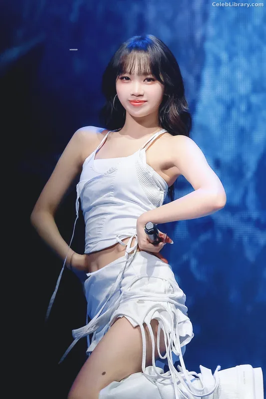 Kim Chaewon 김채원 [Le Sserafim] photo 18 of 2310