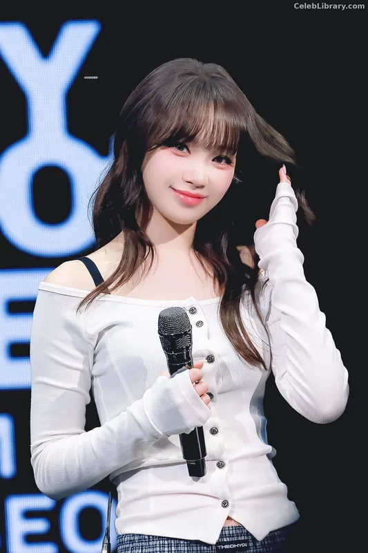 Kim Chaewon 김채원 [Le Sserafim] photo 1 of 2310