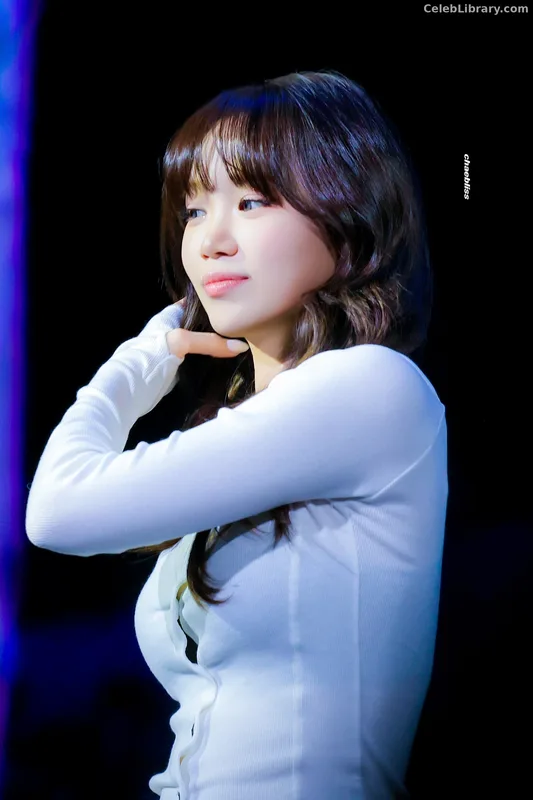 Kim Chaewon 김채원 [Le Sserafim] photo 2 of 2310