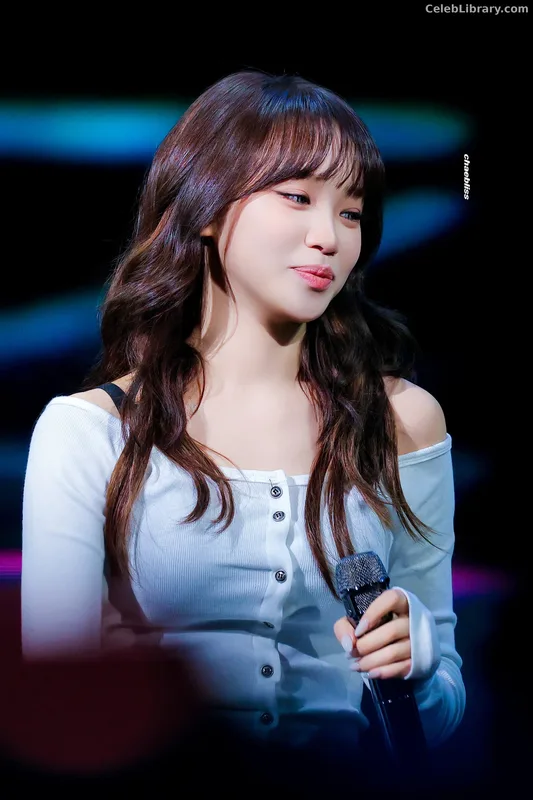 Kim Chaewon 김채원 [Le Sserafim] photo 3 of 2310