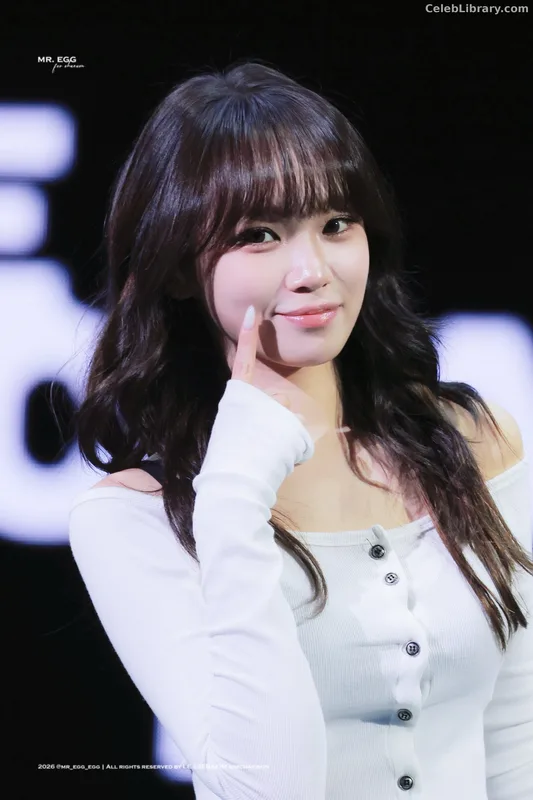 Kim Chaewon 김채원 [Le Sserafim] photo 4 of 2310