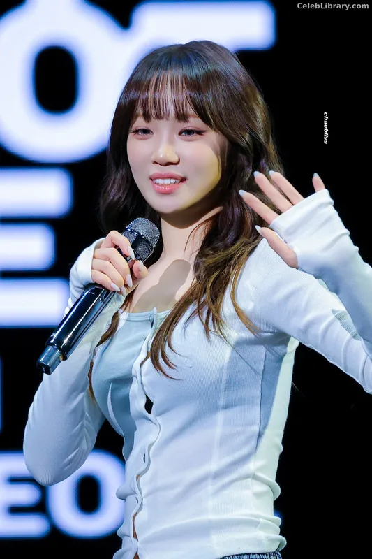 Kim Chaewon 김채원 [Le Sserafim] photo 5 of 2310