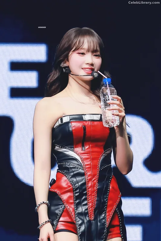 Kim Chaewon 김채원 [Le Sserafim] photo 8 of 2310