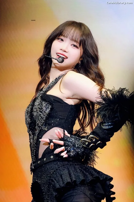 Kim Chaewon 김채원 [Le Sserafim] photo 9 of 2310