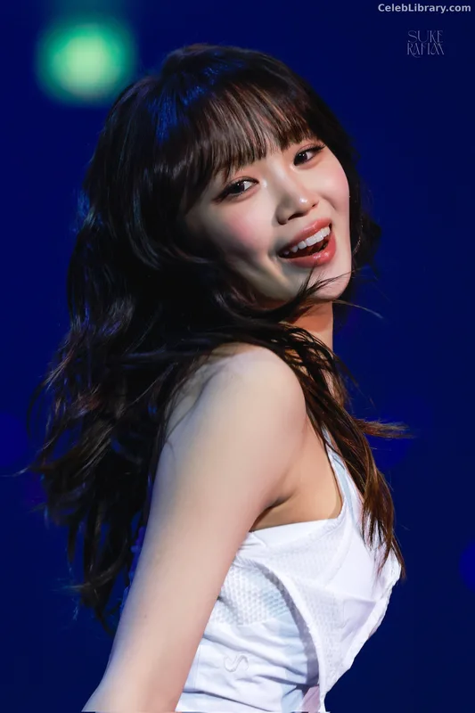 Kim Chaewon 김채원 [Le Sserafim] photo 12 of 2310
