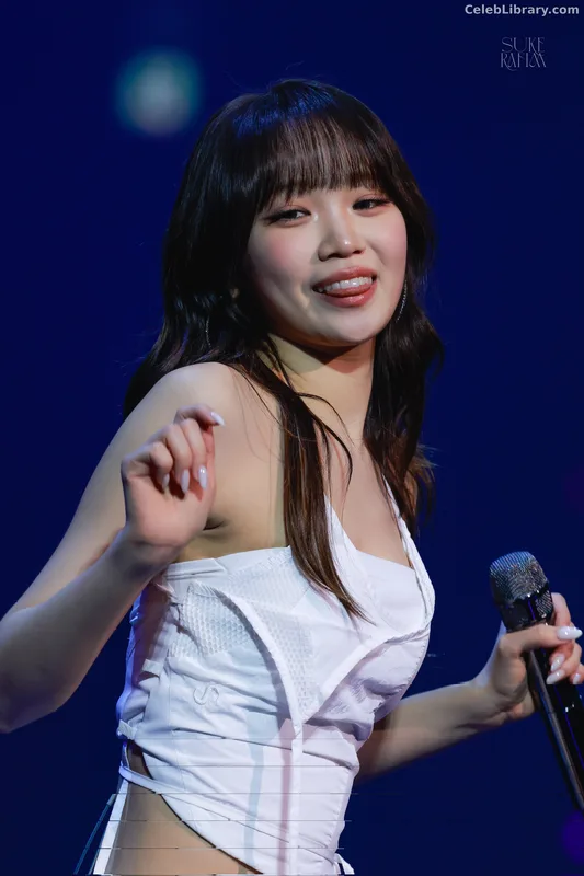Kim Chaewon 김채원 [Le Sserafim] photo 13 of 2310