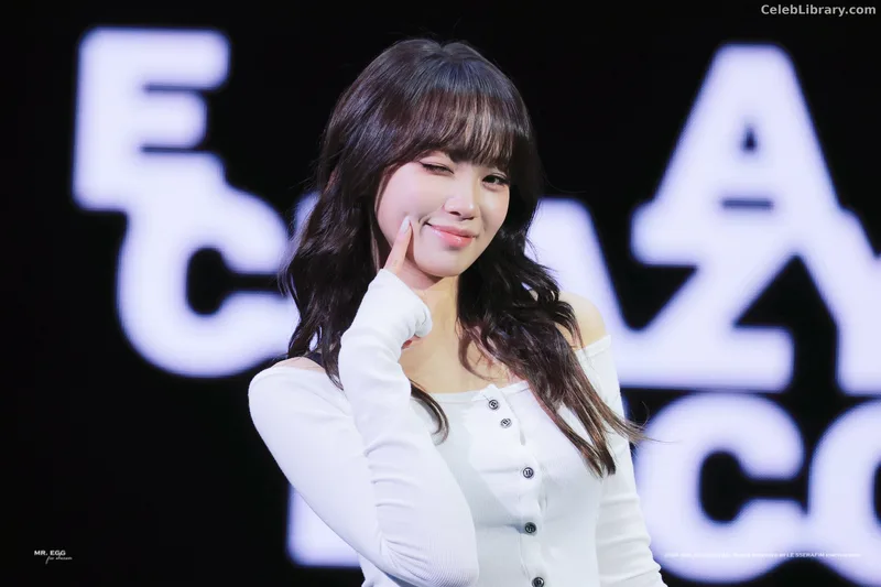 Kim Chaewon 김채원 [Le Sserafim] photo 16 of 2310