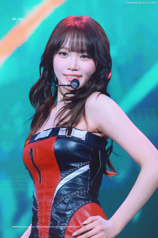 Kim Chaewon 김채원 [Le Sserafim] photo 17 of 2310