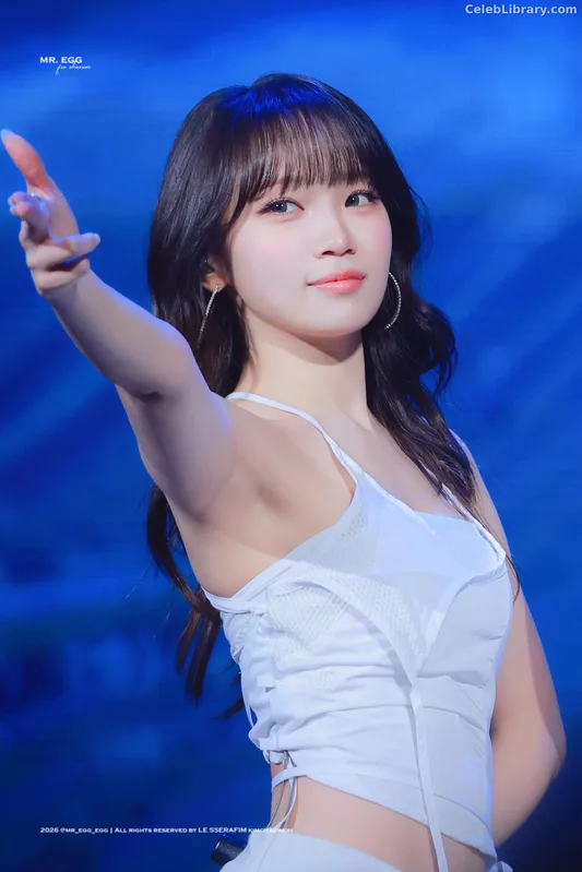 Kim Chaewon 김채원 [Le Sserafim] photo 18 of 2310