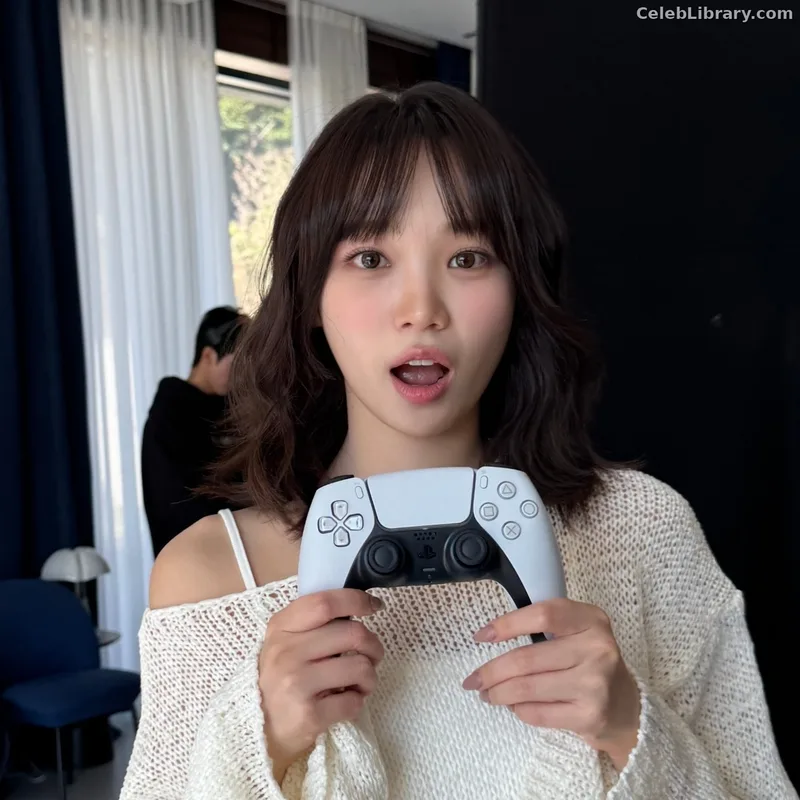 Kim Chaewon 김채원 [Le Sserafim] photo 4 of 2310