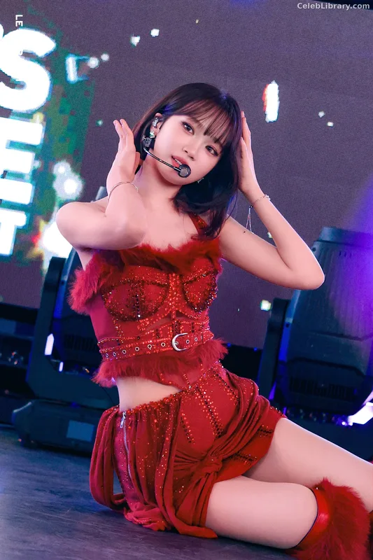Kim Chaewon 김채원 [Le Sserafim] photo 14 of 2310