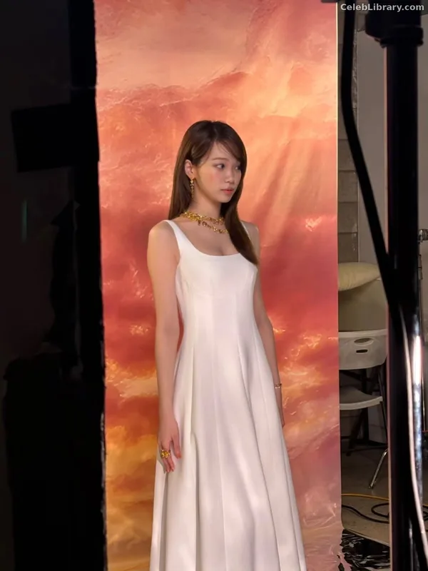 Kim Chaewon 김채원 [Le Sserafim] photo 21 of 2310
