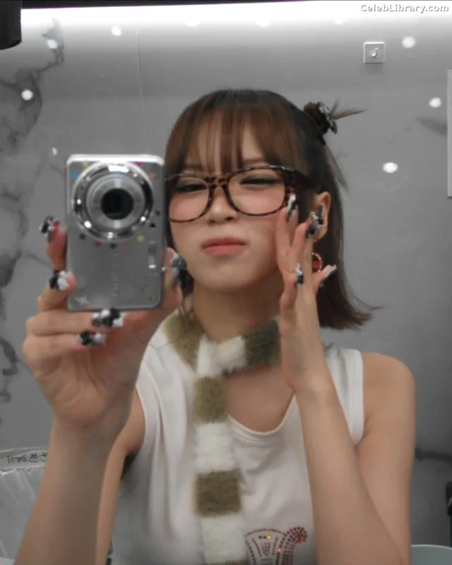 Kim Chaewon 김채원 [Le Sserafim] photo 18 of 2310