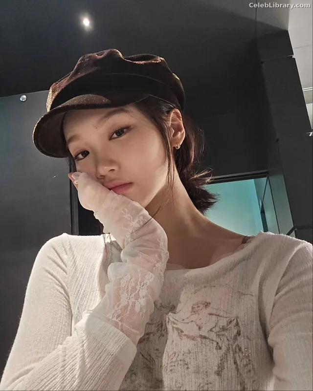 Kim Chaewon 김채원 [Le Sserafim] photo 7 of 2310