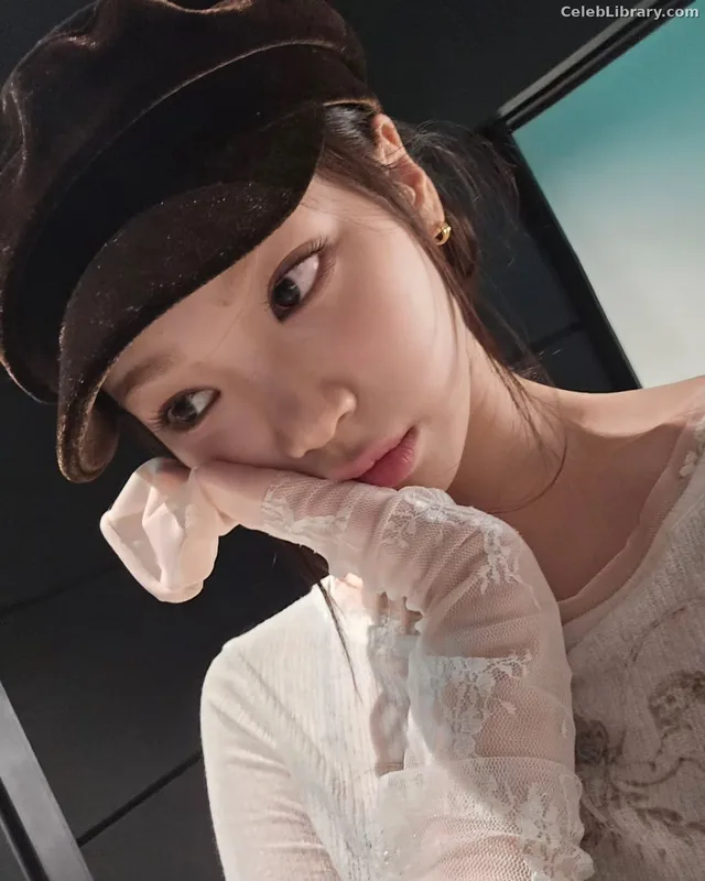 Kim Chaewon 김채원 [Le Sserafim] photo 10 of 2310