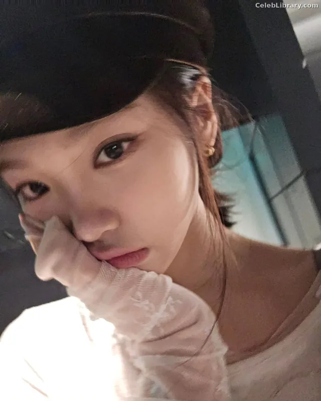 Kim Chaewon 김채원 [Le Sserafim] photo 12 of 2310