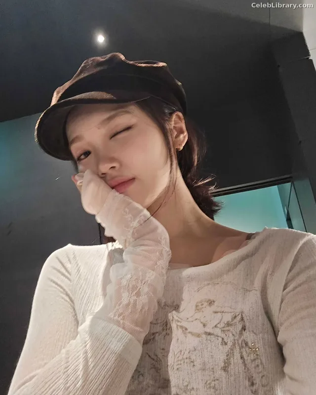 Kim Chaewon 김채원 [Le Sserafim] photo 13 of 2310