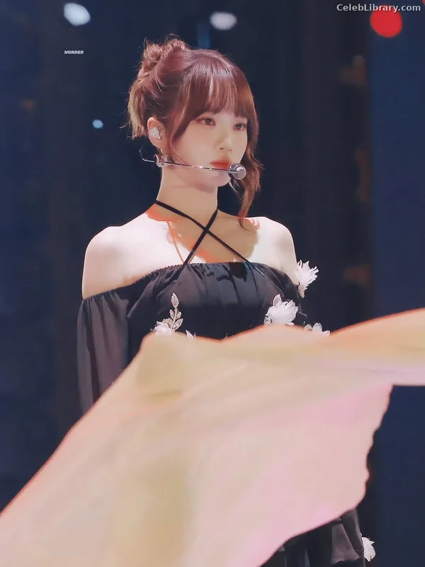 Kim Chaewon 김채원 [Le Sserafim] photo 5 of 2310