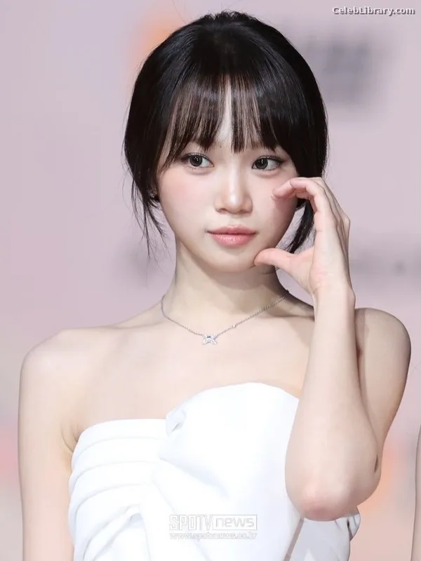 Kim Chaewon 김채원 [Le Sserafim] photo 6 of 2310