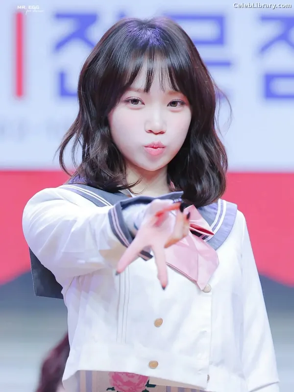 Kim Chaewon 김채원 [Le Sserafim] photo 17 of 2310