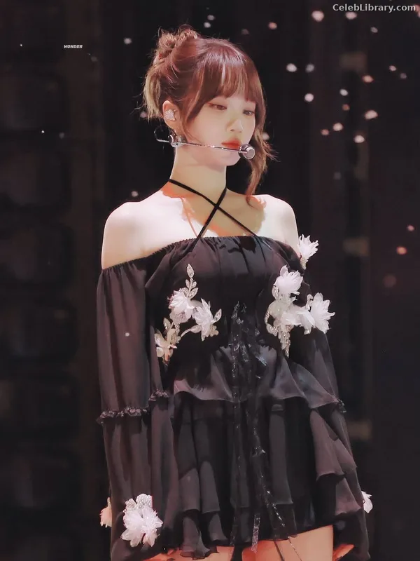 Kim Chaewon 김채원 [Le Sserafim] photo 20 of 2310