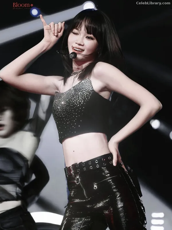 Kim Chaewon 김채원 [Le Sserafim] photo 13 of 2310