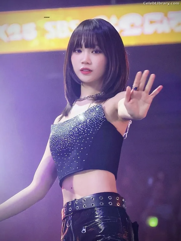 Kim Chaewon 김채원 [Le Sserafim] photo 16 of 2310